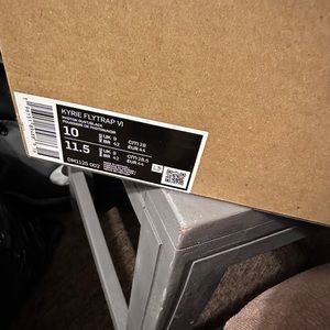 New never worn Nike Kyrie